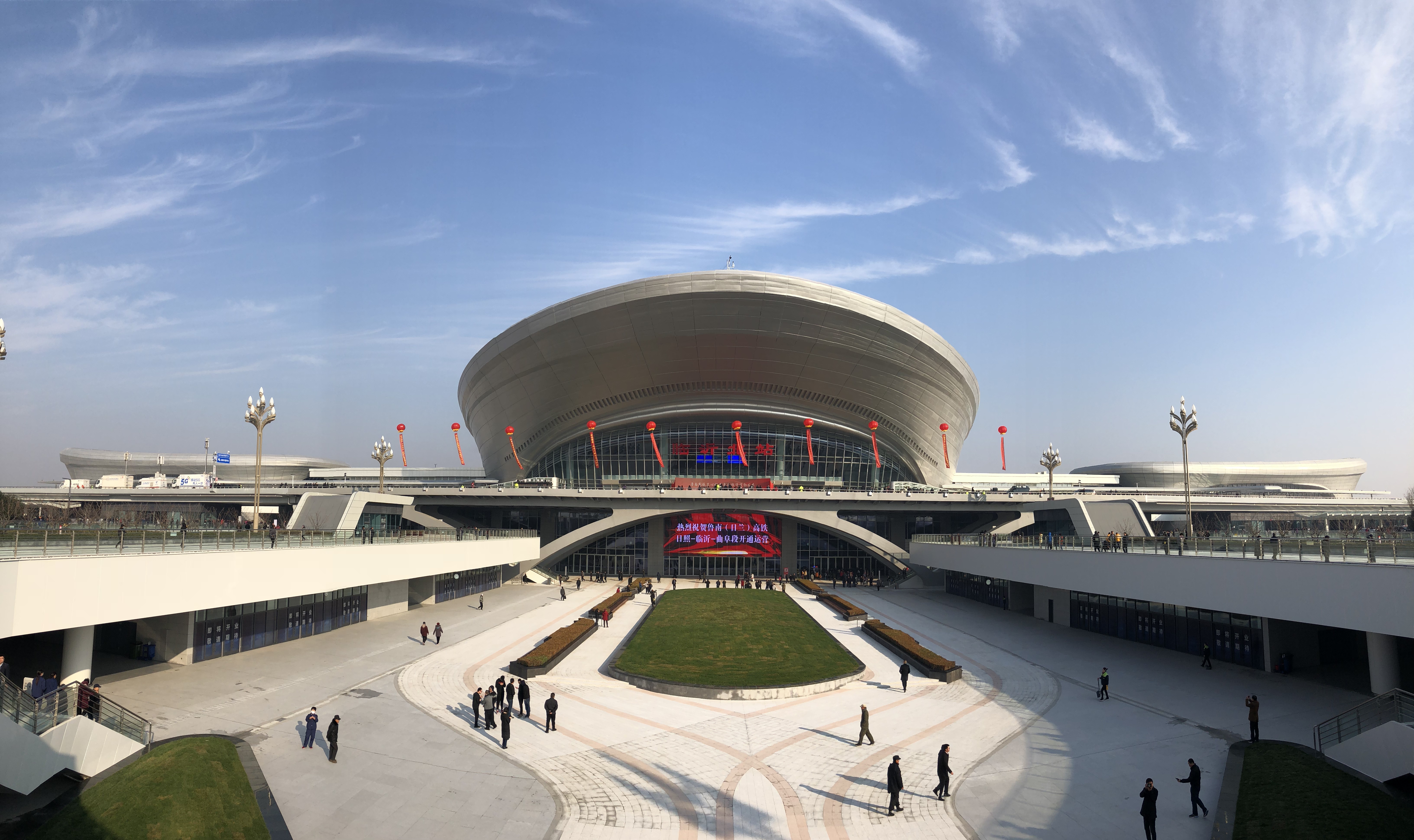 中建钢构承建钢结构工程的鲁南高铁临沂北站正式通车.jpg